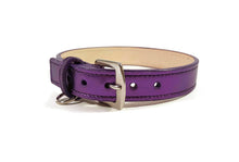 Cargar imagen en el visor de la galería, Classic Metallic Leather Dog Collar Product vendor